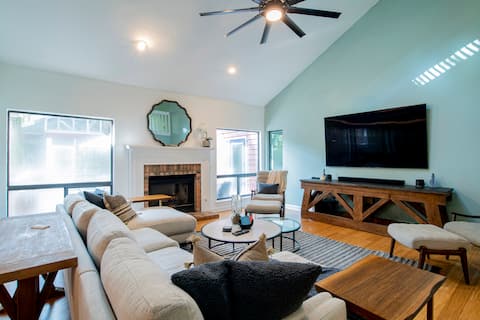 Stunning 3BR Daphne-Fairhope | Pool & Spa |  Deck