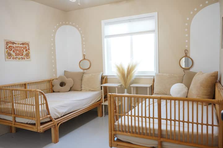 2号卧室

我们称之为Ratan Groovy房间