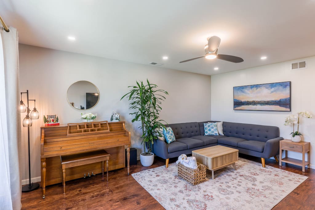 Casa Cambria - Lovely 3BR + Large Private Backyard