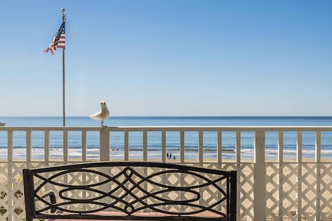 Breathtaking Beach Front House - Steps to the Sand