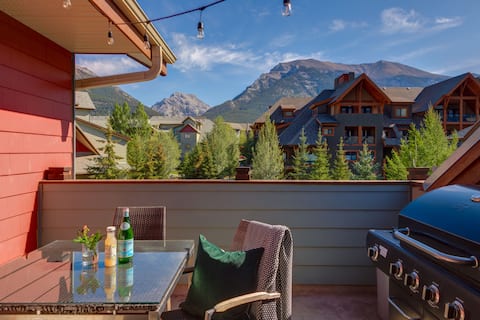 Lovely 2BR Canmore Condo w/ Heated Pool n Hot Tub!