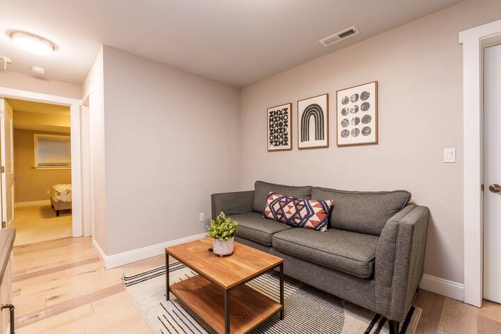 UW -Upgraded Home with 5BR/4Ba/4Parking/EV charger gallery image 2