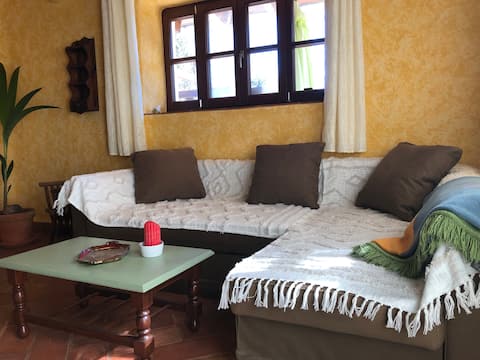 Airbnb em destaque: Lovingly renovated farmhouse em Mexilhoeira Grande