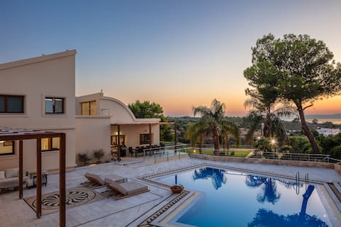 8BR Twin-Villa Retreat in Lush Gardens by etouri