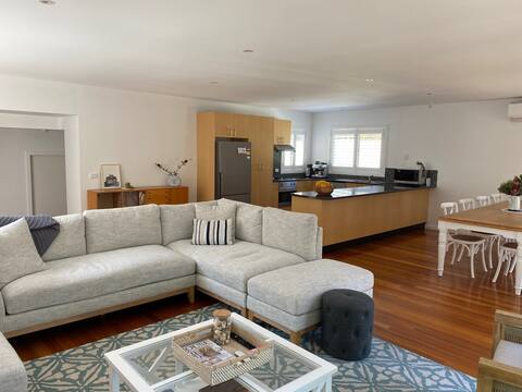 Large family home with nature walk to the beach