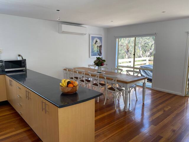 Large family home with nature walk to the beach gallery image 2