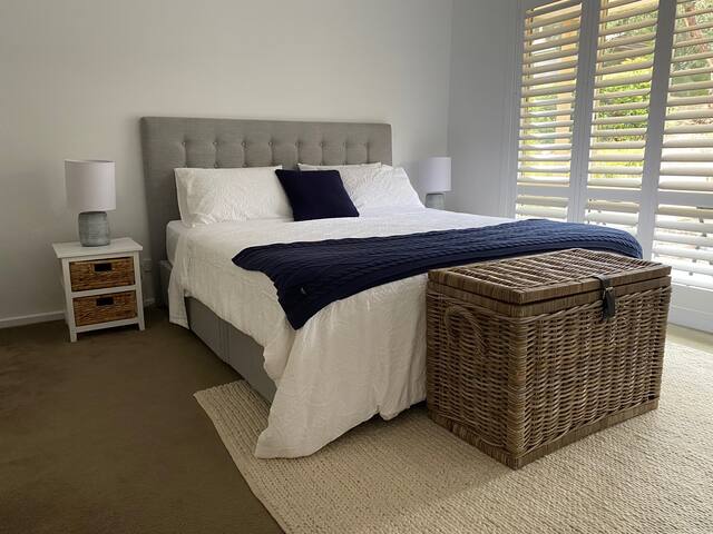 Large family home with nature walk to the beach gallery image 4