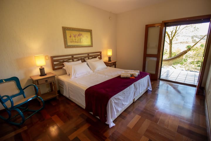 Suite  4: aquí tienes la opción de dos camas individuales más, ver en las próximas fotos.