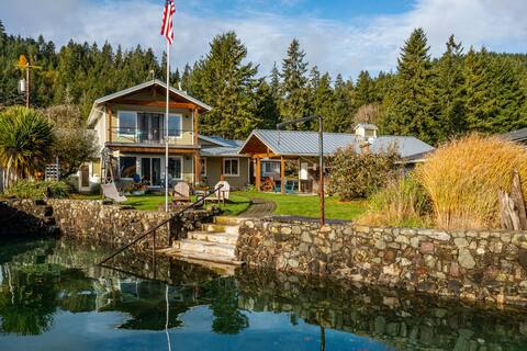 Water Front Retreat on Hood Canal with Hot Tub