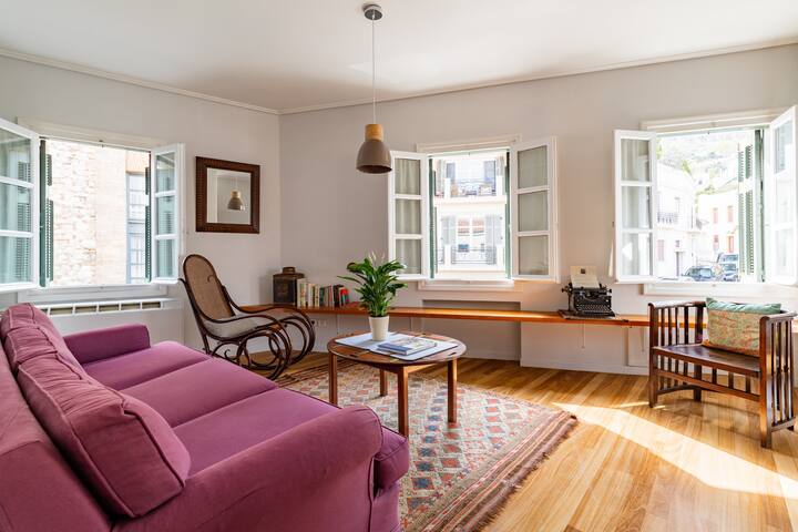 Bespoke Plaka Apartment with Acropolis View