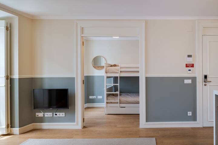 Modern Refurbished Apartment in Bairro Alto gallery image 5