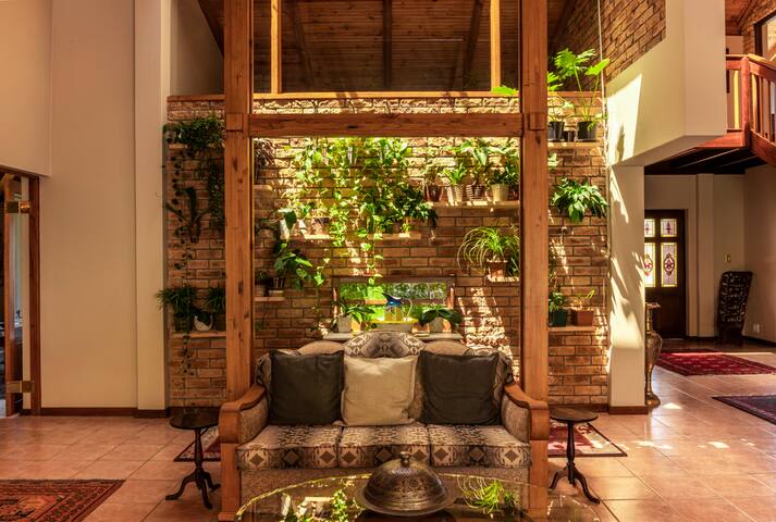 Tranquil villa with beautiful views gallery image 4