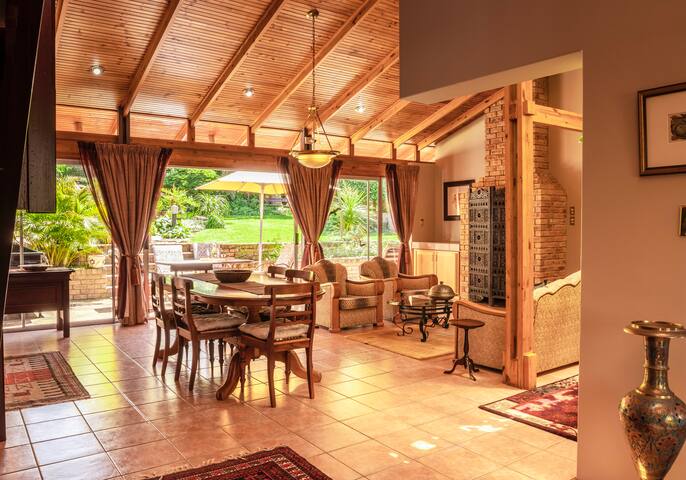 Tranquil villa with beautiful views gallery image 2