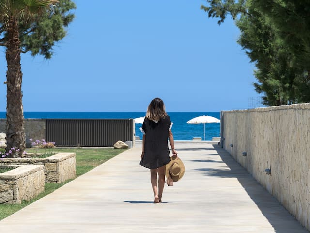 Amalthia Villa, Heated Pool & Walk to the Beach gallery image 2