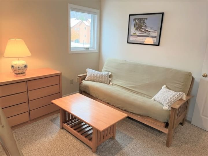 ห้องนอน 2 -- ฟูกนอนชาร์จเป็นเตียงเต็ม/เตียงคู่