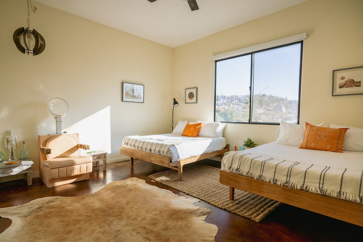 Our dual-queen room sleeps up to 4 guests and has east facing desert views