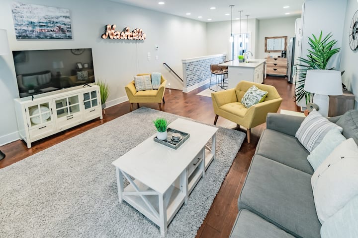 Modern Home, Nashville Skyline View. - Nashville, TN