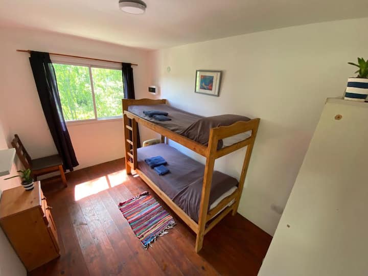 חדר שינה מספר 2 - מיטות קומתיים ונוף