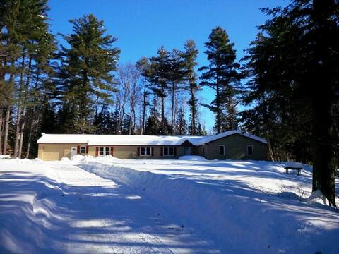 Direct Snowmobile Access & Near Oak Mt. Ski Area