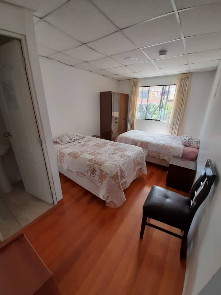 Dvojlôžková izba s vlastnou kúpeľňou. 