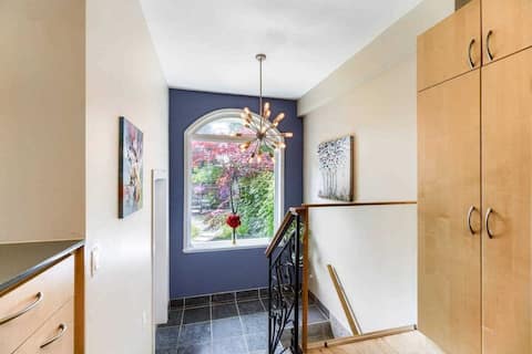 Top Airbnb: AwesomeToronto House Close to Yonge&Eg. w/ Hot Tub in Don Valley West