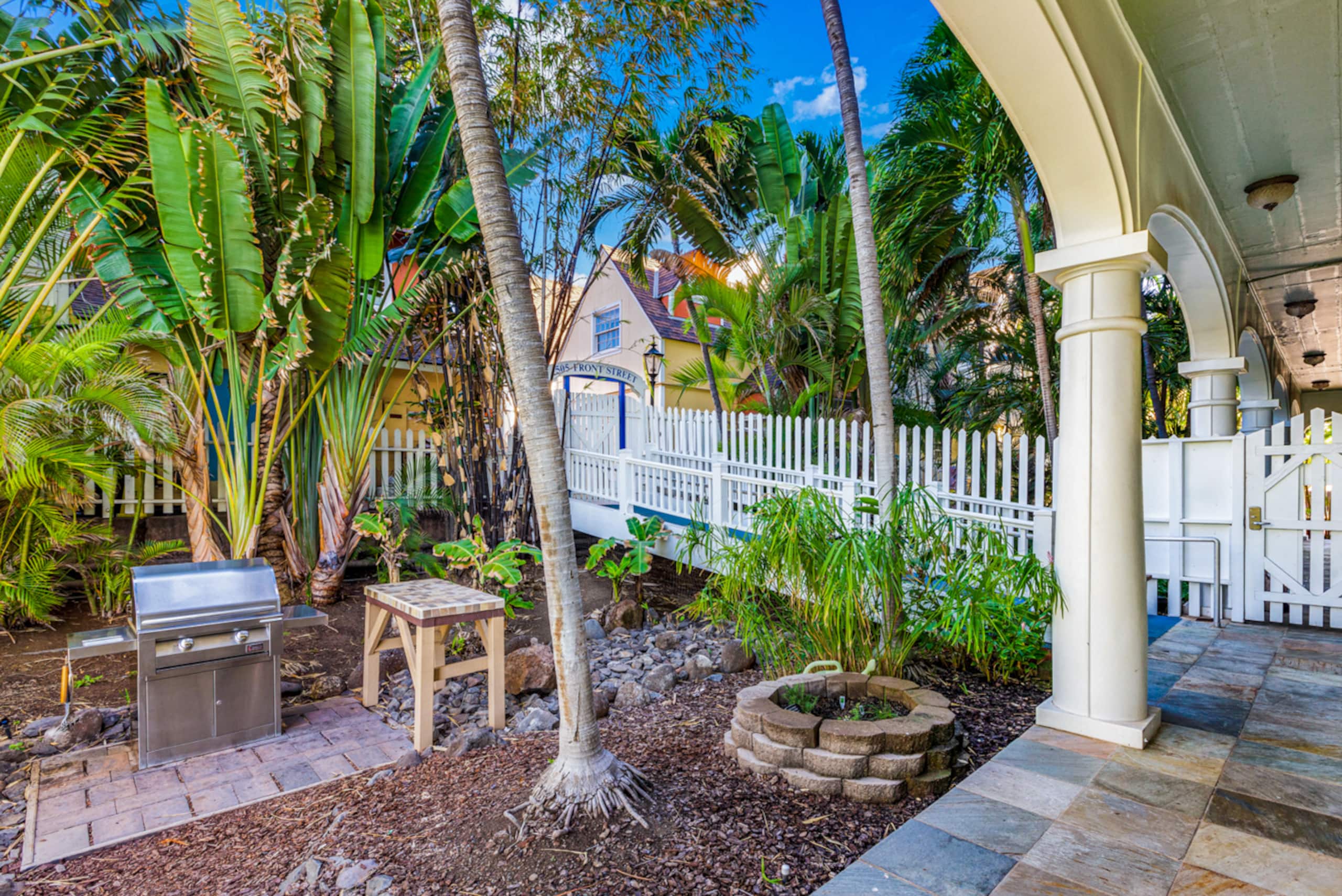 Condo in Lahaina · ★4.97 · 1 bedroom · 1 bed · 1 bath - Image 17