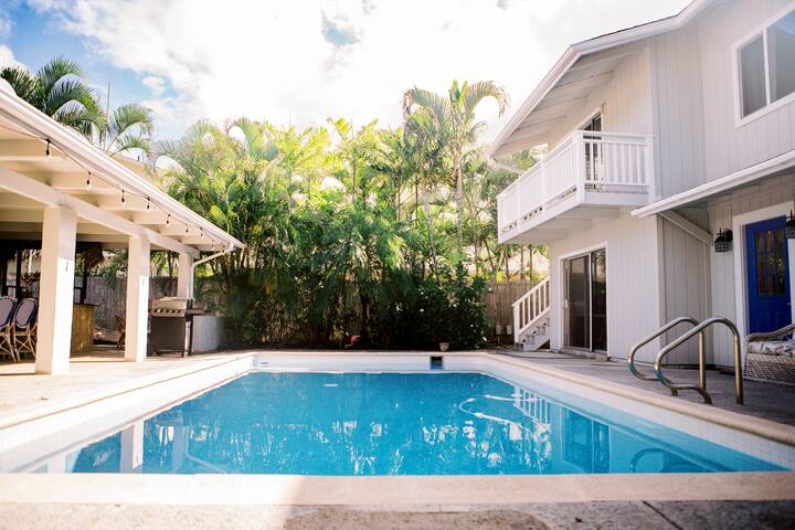 Large updated Kailua home, pool, AC, mins to beach gallery image 5
