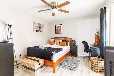 Private Bed, Bath & Kitchenette (African-Themed)