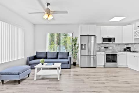 Top Airbnb: Special Offer D4| Condo Steps to Design District in Buena Vista West