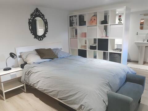 Pleasant guest room, independent
