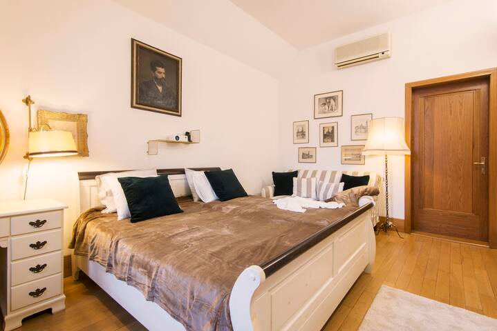 Billionaires Club 5BD |Sauna | heart of prague gallery image 3