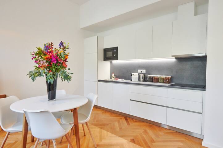 Bright Old Town 2-bedroom Apartment 4A gallery image 2