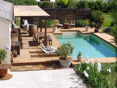 Beautiful cottage rated 3 stars +pool next Avignon
