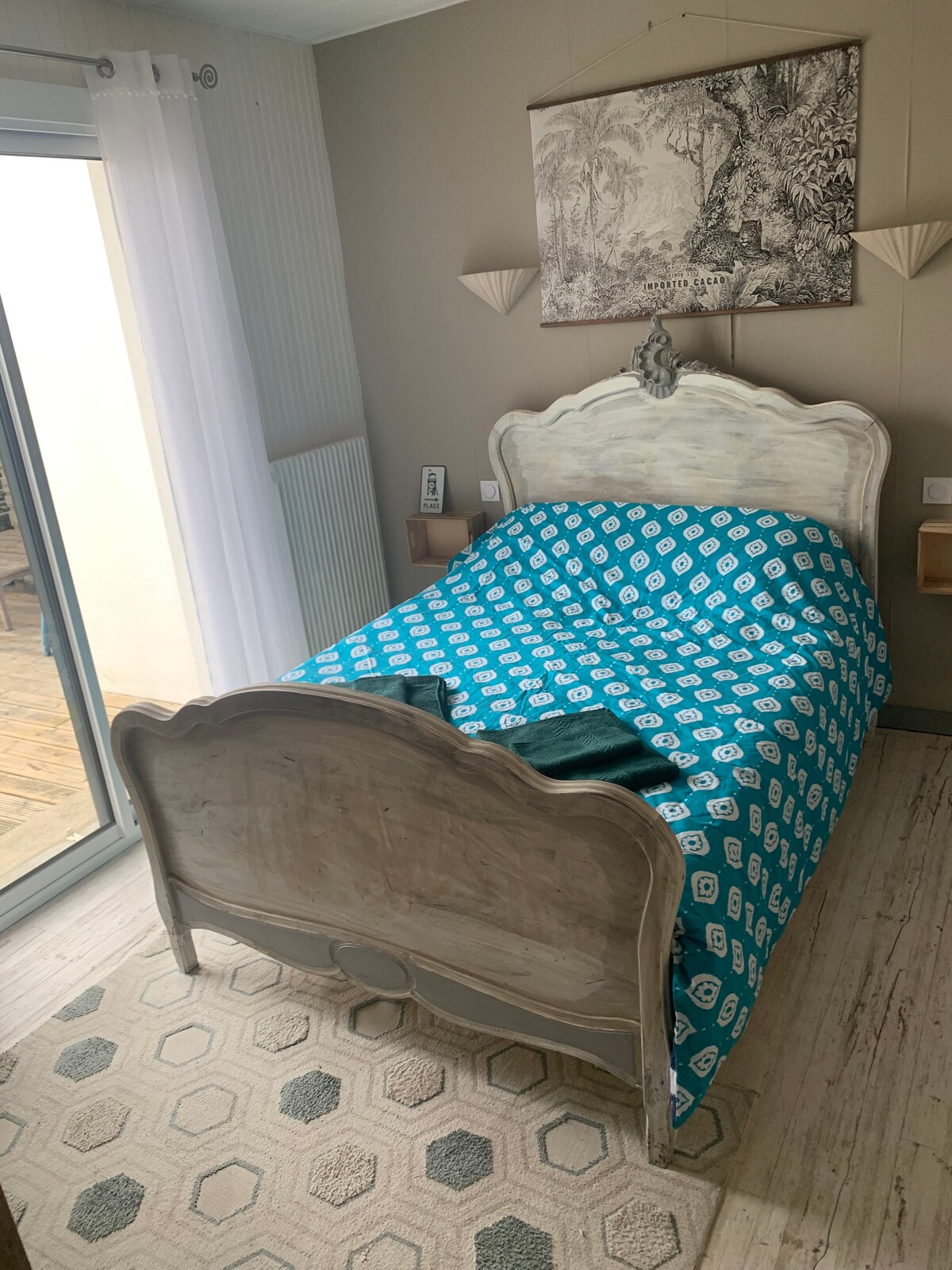 Slaapkamer 3, tweepersoonsbed 140x190, toegang tot terras, optionele handdoeken