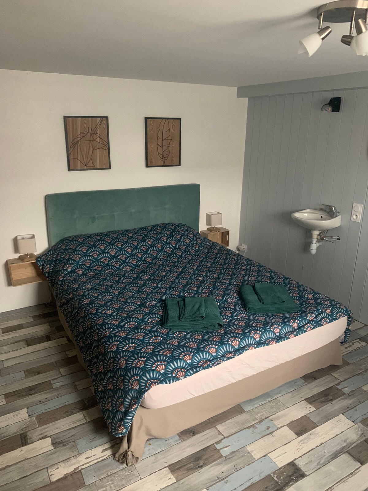 Slaapkamer 6, tweepersoonsbed 160x190, optionele handdoeken