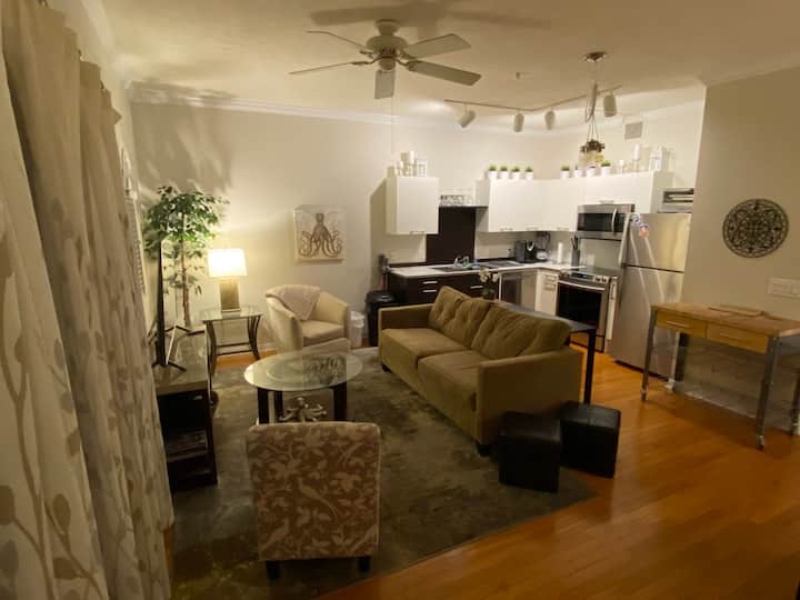 Beautiful 3 br condo located near UF and downtown! Condominiums for