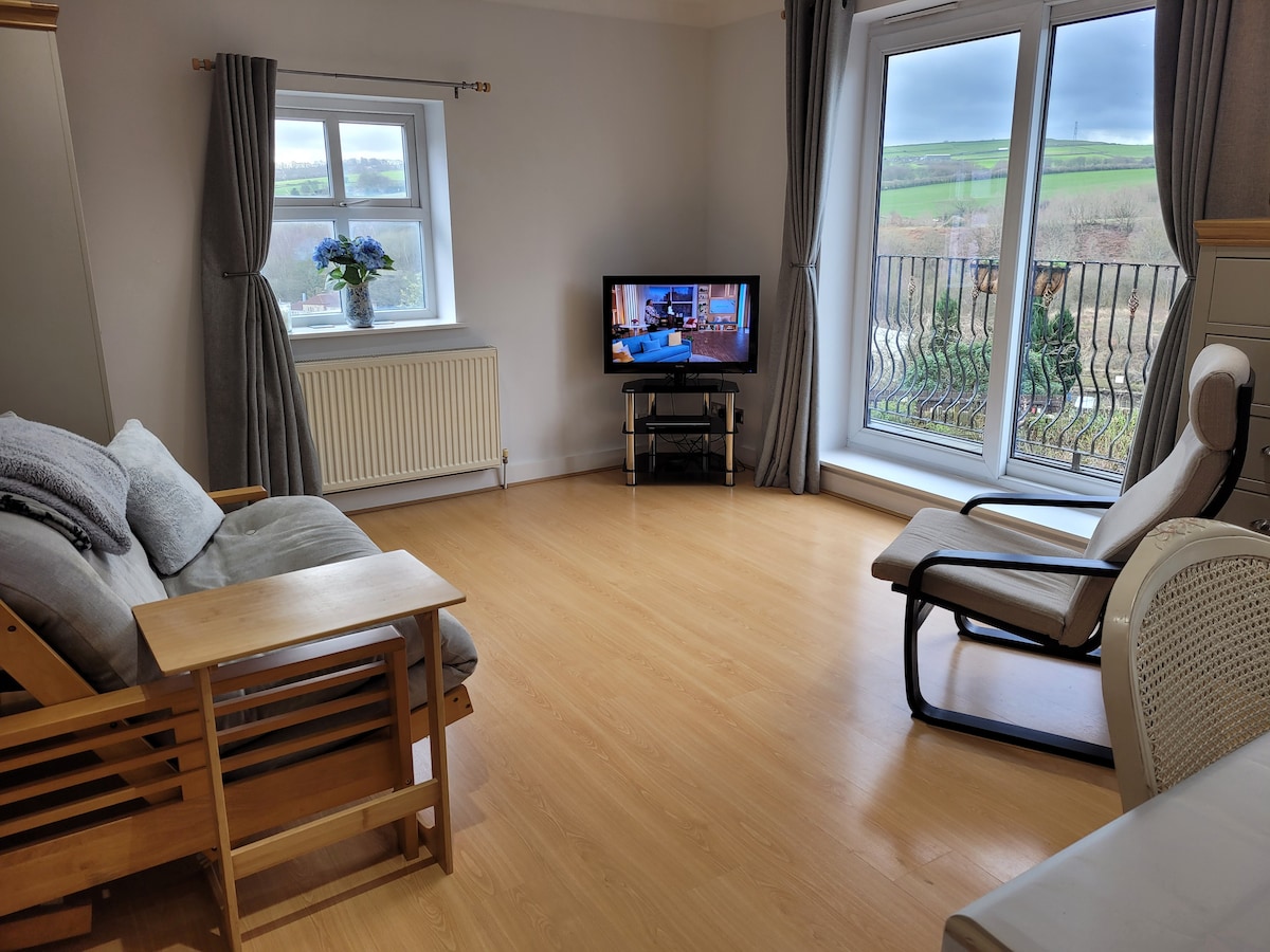 Top Airbnb: Rose Cottage - annexe with off road parking in West Yorkshire