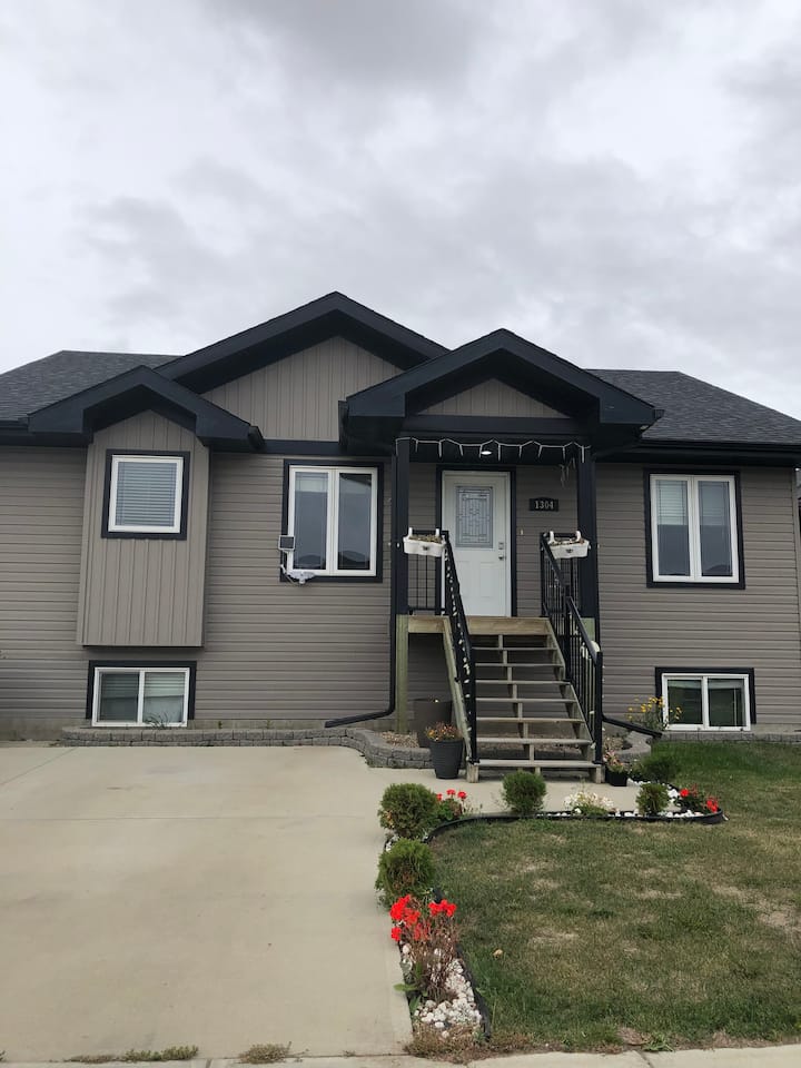 Lloydminster Vacation Rentals & Homes Alberta, Canada Airbnb