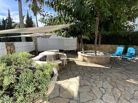 Apartment with private garden near the beach