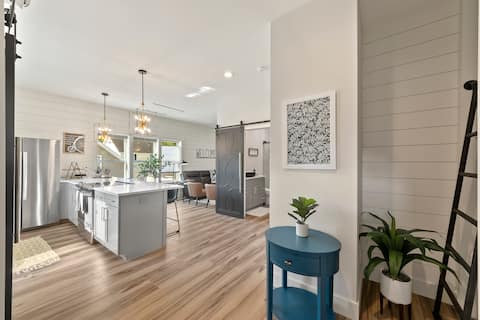 Modern and charming cottage!