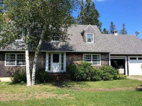 Sweet, three bedroom cape on peaceful cove