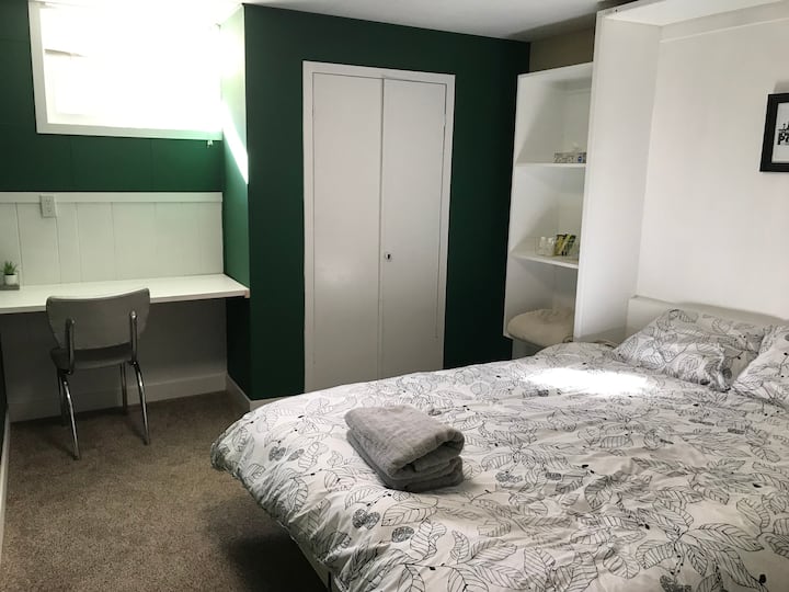 Portlandthemed private room with Houses for Rent in Camrose, Alberta, Canada Airbnb