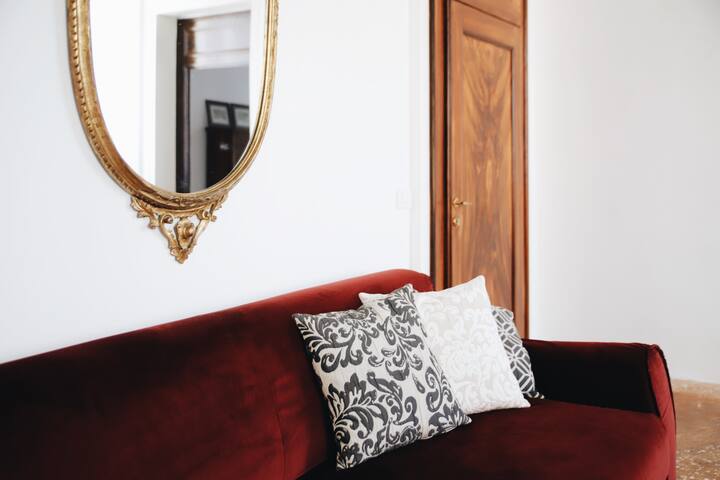 Ca Mascaron Main Apartment with Canal View gallery image 4