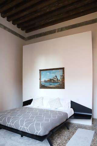 Ca Mascaron Main Apartment with Canal View