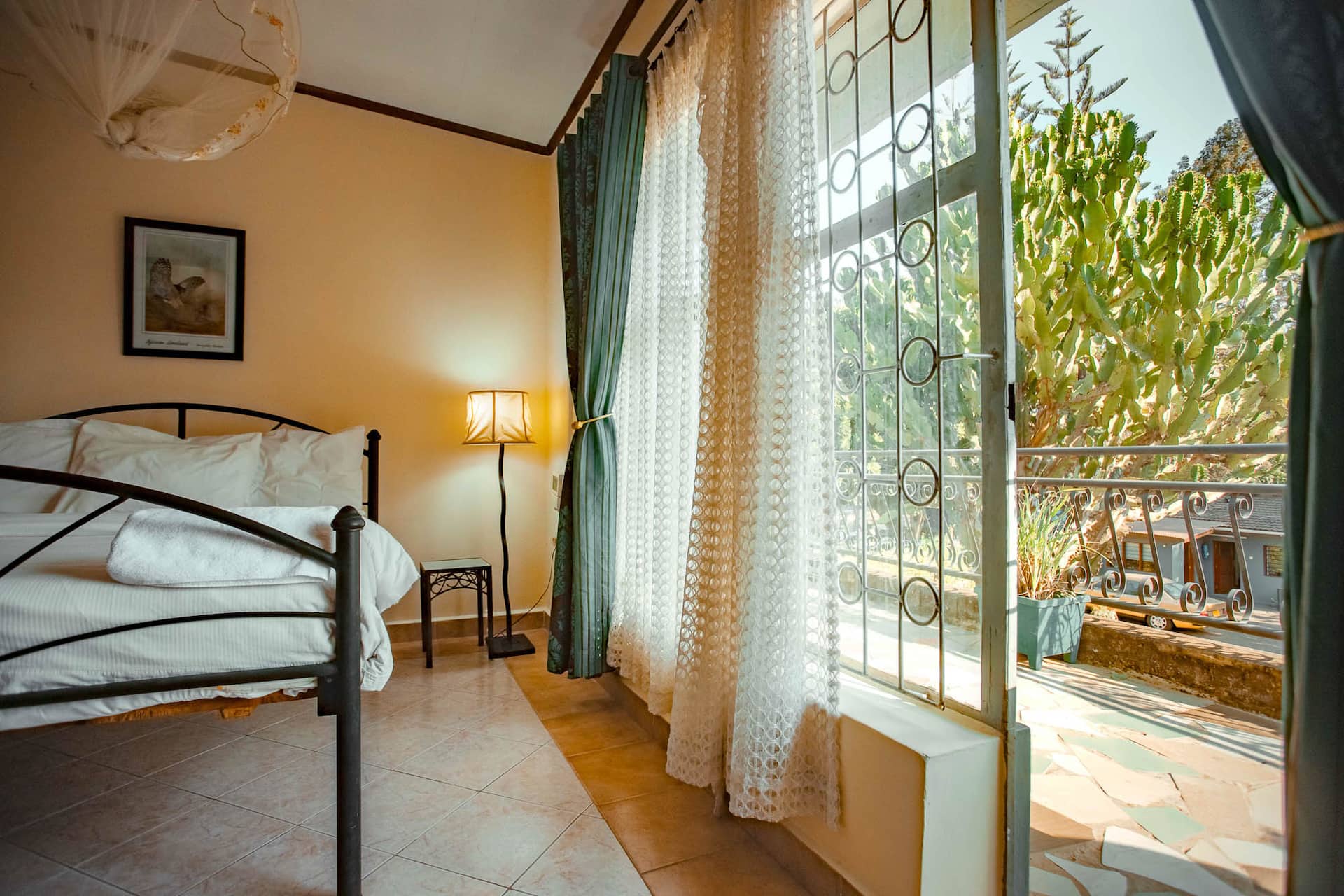 Cozy 1-bedroom serviced apartment with balcony 1/3