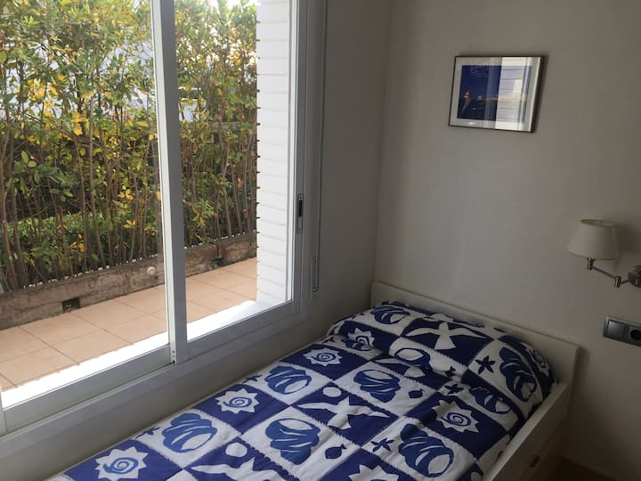 Chumba cha kulala kimoja kwenye ghorofa kuu