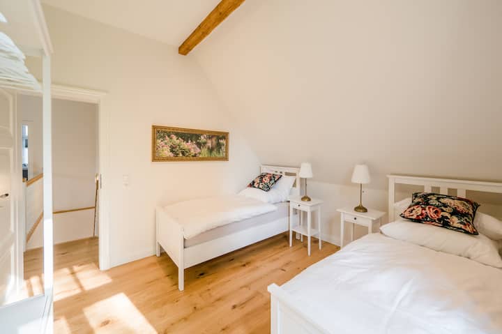 Schlafzimmer 2