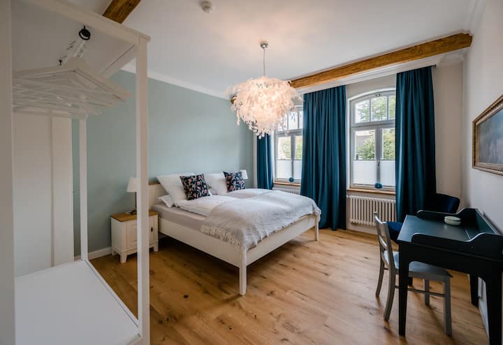 Schlafzimmer 1