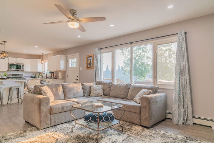 สะดวกสบายและกว้างขวางพร้อมหน้าต่างบานใหญ่