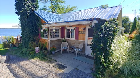 Cozy New England cottage west side Seneca lake